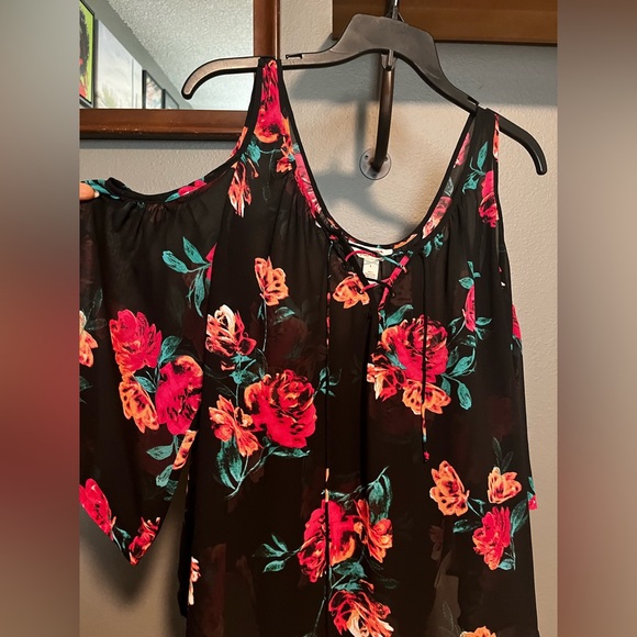 Arizona Jean Co show shoulder top, black/pink floral pattern size L - Picture 4 of 7